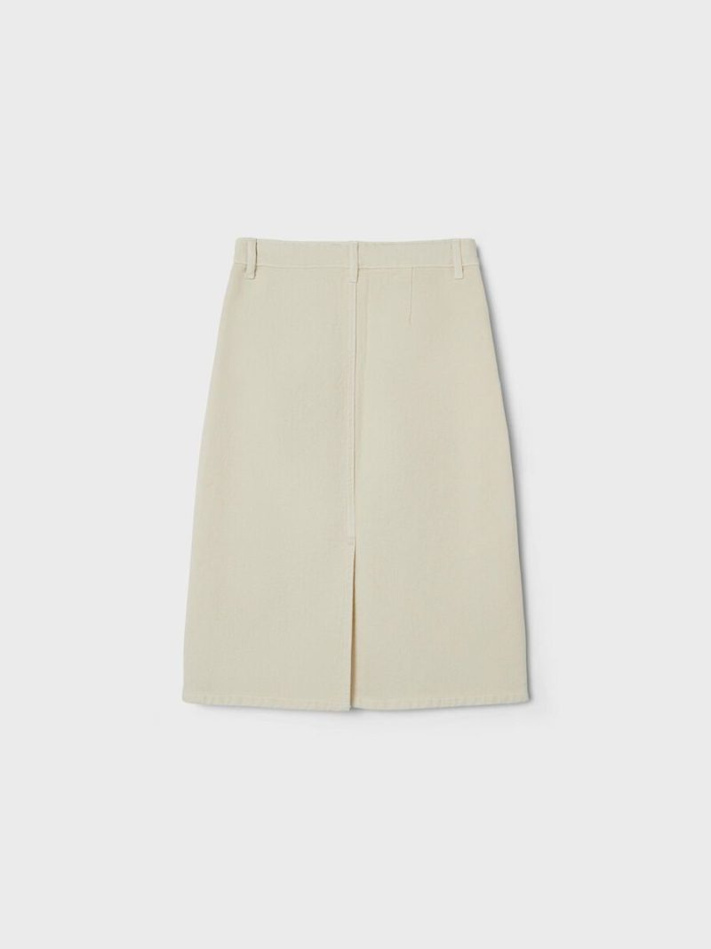 13231446_WhiteSwan_002