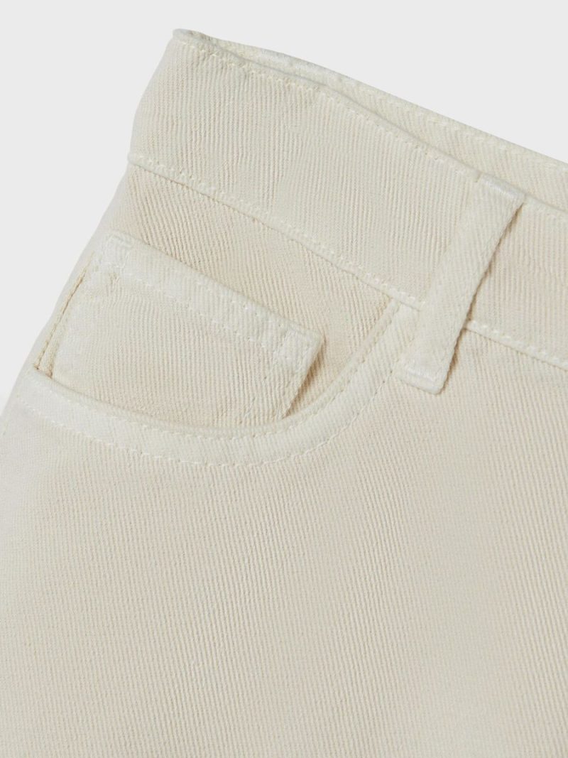 13231446_WhiteSwan_004